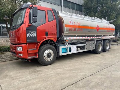 國六解放后八輪鋁合金油罐車